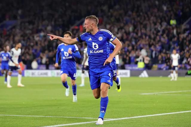 尤文爆冷拜仁，阿尔瓦雷斯完成帽子戏法