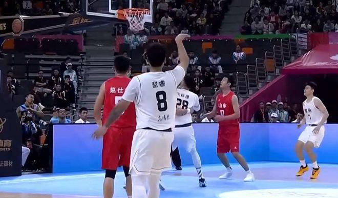 山西队在主场与广东男篮展开交锋 山西队在主场与广东男篮展开交锋