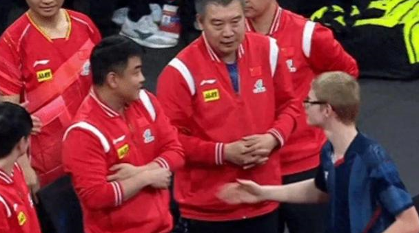 法国队碾压日本队，马龙扛起全队