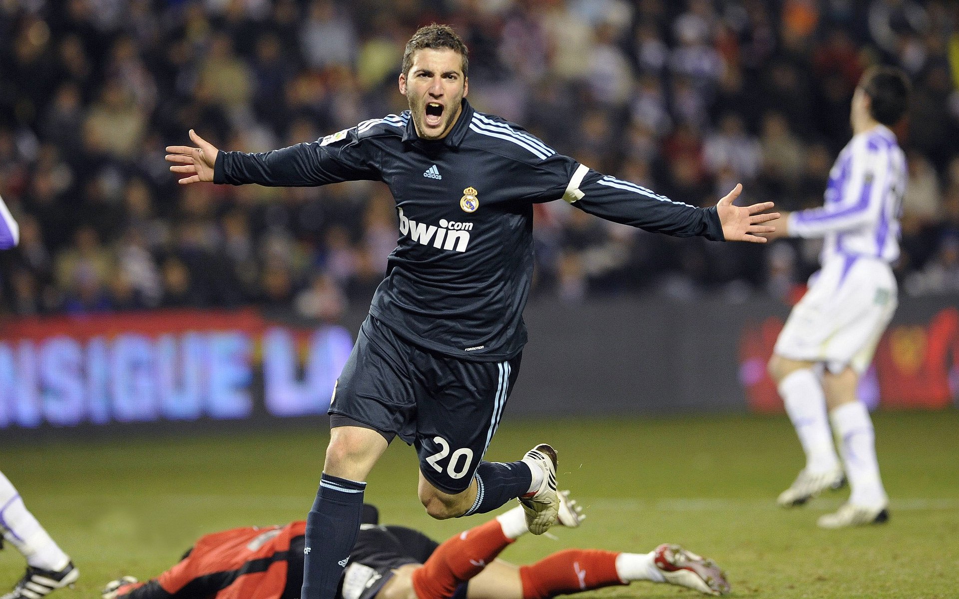 逆转之夜,卢卡库关键进球定乾坤,乌拉圭力克利物浦