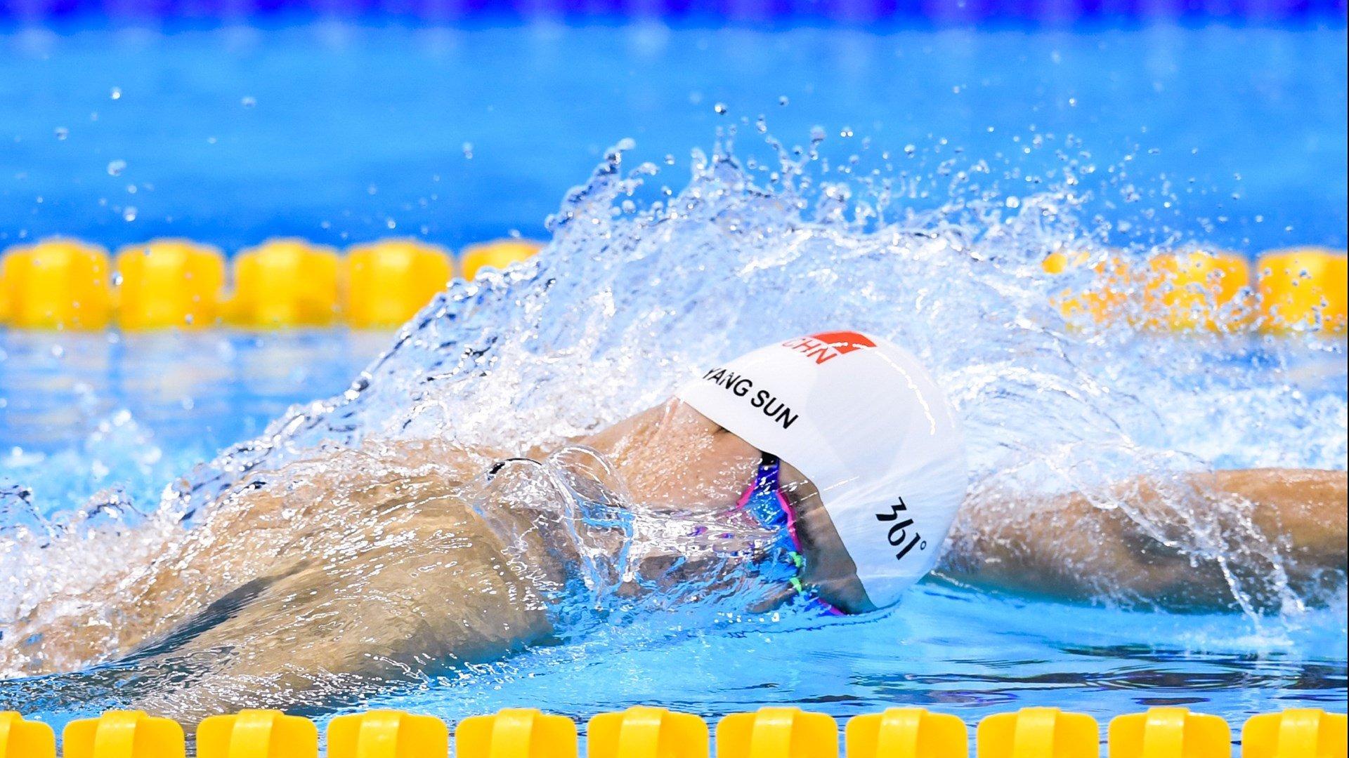 绿茵场上的优雅胜利，羽球场上的不朽传奇，法国轻取丹麦，安赛龙刷新纪录的双重奏